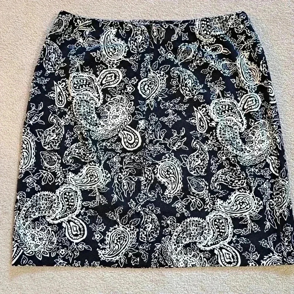 ❤️ Ralph Lauren Petite Skirt Paisley Print Size 4p Black White - Picture 2 of 8